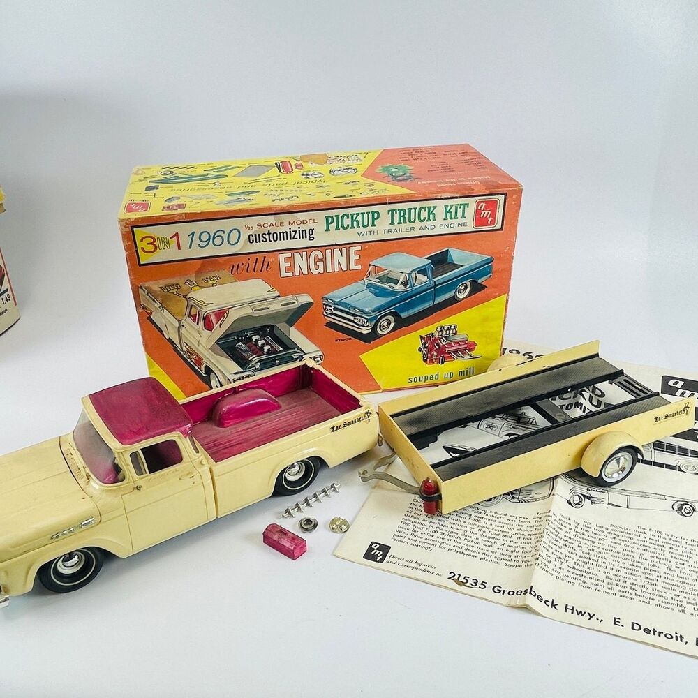 AMT 1960 Ford F-100 Pickup Truck Kit 1/25 Scale Model 3-in-1 Customizing 1360